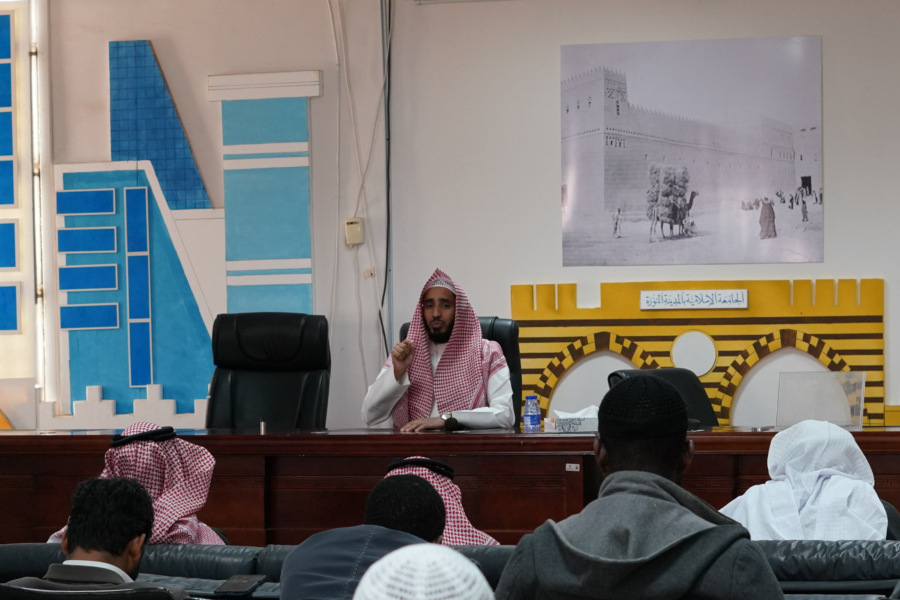 أقام معهد تعليم اللغة العربية بالتعاون مع وحدة التوعية الفكرية بالجامعة الإسلامية لقاءً توعوياً لطلاب المعهد ضمن سلسة برامج توعية مقدمة للطلاب والذي كان بعنوان (التوحيد)